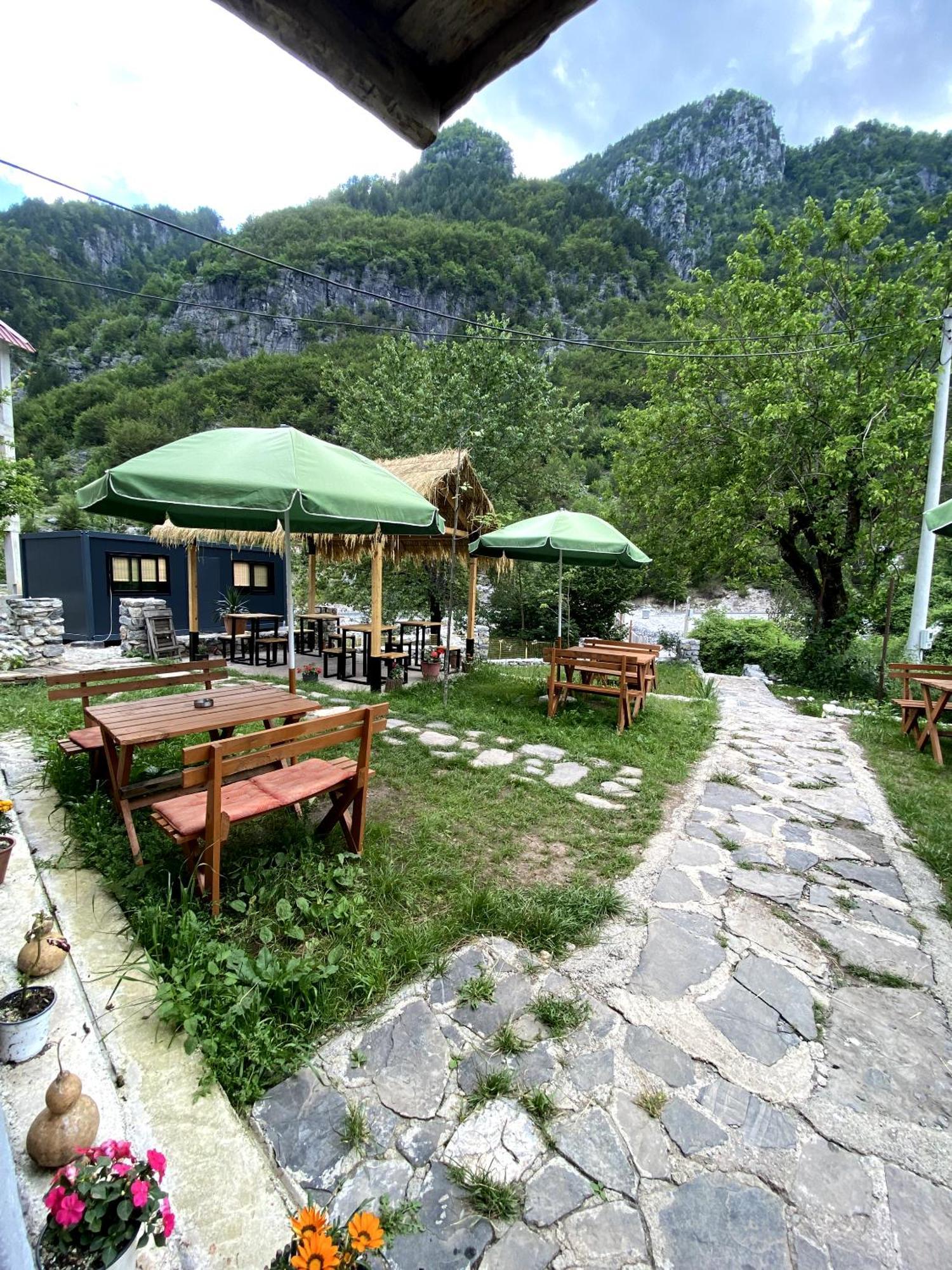 Guesthouse Kujtimi Theth Eksteriør billede